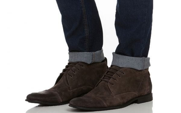 bota de camurça com calça jeans